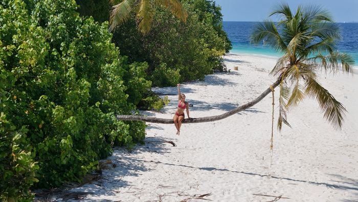 Sandy island path leading down to the beach
